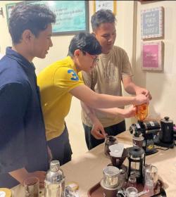 Secangkir Kopi, Cerita Inklusivitas: Difabel Belajar Jadi Barista