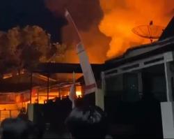 Warga Panik, Tiga Rumah di Candinegara Ludes Dilalap Api