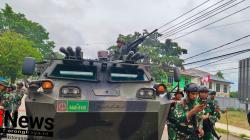 Rusuh Sorong, TNI Backup Polri dengan Kerahkan Dua Panser Anoa untuk Amankan Aksi Massa Brutal