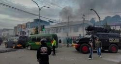 Breaking News! Pemindahan 4 Tahanan Kasus Makar di Sorong Dikawal Empat Rantis Brimob