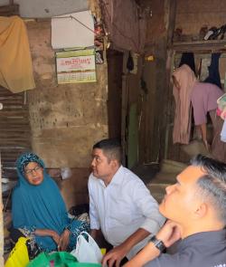 Tangis di Rumah Reyot Meuko Khutang: Polisi dan Relawan Bireuen Ulurkan Tangan untuk Maimunah
