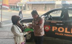 Polisi Jadi Kurir Beras Murah, Warga Pangandaran Girang Bukan Kepalang