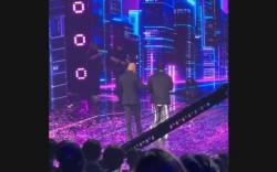 Viral! Momen Deddy Corbuzier Tuntun Vidi Aldiano usai Tampil di Panggung