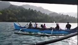 Aksi Heroik Polisi di Laut, Selamatkan Pasien Sesak Napas dari Perahu Mogok