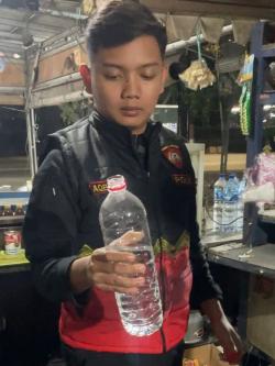 Razia Miras, Polres Gresik Sita 33 Botol Arak Tanpa Merek di Cerme