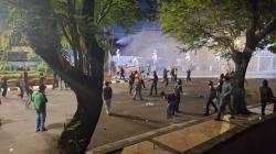 Terkini Demo di Semarang! Massa Belum Bubar, Polisi Masih Tembakkan Gas Air Mata