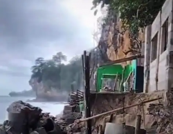 Gelombang Tinggi Runtuhkan Fasilitas Wisata di Goa Langir, Warga Diminta Waspada!