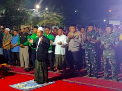 Aksi Unik Jombang, Polres dan Ojol Gelar Salat Gaib untuk Affan yang Meninggal Ditabrak Mobil Polisi