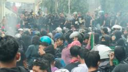Unjuk Rasa Massa di Tasikmalaya Berujung Ricuh, Gedung DPRD Rusak Parah