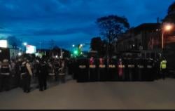 Ratusan Massa Long March ke Mapolresta Sorong Kota, Polisi Siagakan Rantis dan Watercanon