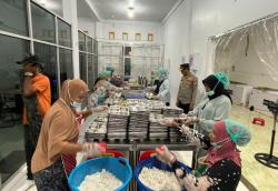 Polres Pidie Jaya Razia Dapur Tengah Malam, Pastikan Menu Gratis Anak dan Ibu Tetap Bergizi