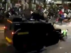 Detik-detik Mengerikan Driver Ojol Dilindas Mobil Rantis Brimob