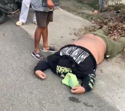Ricuh Demo Karawang, Pria Bertubuh Gemuk Tumbang, Massa Sempat Panik Dikira Meninggal