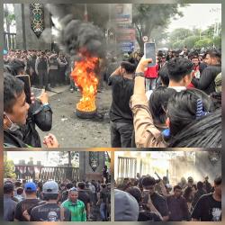 Ricuh Demo Mahasiswa di Pintu Gerbang Mapolda Kalteng, Tuntut Keadilan atas Kematian Driver Ojol