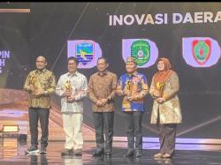 Gubernur Kalteng Diganjar Penghargaan PDA iNews 2025 Program Satu Rumah Satu Sarjana