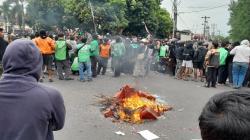 Kapolresta Nyaris Jadi Sasaran Lemparan Massa Ojol di Markas Brimob Solo
