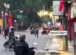 Usai Diserang Massa Jalan di Depan Mako Brimob Depok Bertebaran Pecahan Kaca