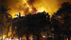BREAKING NEWS 3 Tewas dalam Kebakaran Gedung DPRD Makassar saat Aksi Demonstras Pecah