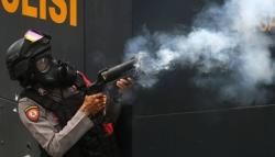 Buntut Tewasnya Ojol, Mako Brimob Digruduk Masa, Aparat Kepolisian Tembakan Gas Air Mata