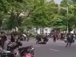 Demo di Semarang Kembali Ricuh, Aparat  Bertindak Represif hingga Intimidasi Jurnalis