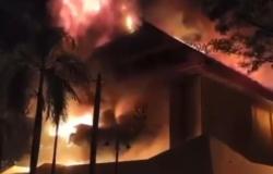 Massa Anarkis Juga Bakar Kantor DPRD Sulsel