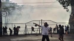 Detik-Detik Mencekam! Puluhan Orang Terjebak, Massa Jebol Pagar DPRD Jateng, Mobil Dibakar
