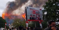 Demo Mataram Membara: Gedung DPRD NTB Diterobos dan Dibakar Massa Solidaritas
