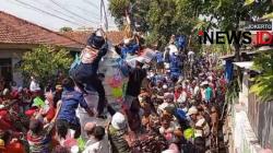 Kirab Gunungan di Dusun Banjarkerep Jombang, Warga Berebut Hasil Bumi Ungkapan Rasa Syukur