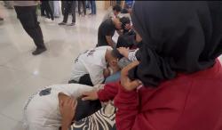 Tangis Pecah, Anak Sungkem Orangtua Usai Diamankan Polisi karena Ikut Demo Anarkis