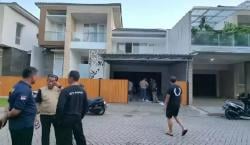 Rumah Nafa Urbach di Bintaro Diduga Dijarah, Puluhan Orang Terlihat Membawa Barang