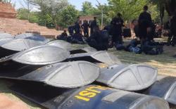 Situasi Terkini Kota Cirebon Pasukan Dalmas dan Brimob Berjaga di Alun-alun Kejaksan 