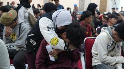 Momen Haru Anak yang Terlibat Aksi Anarkis Dijemput Orang Tuanya di Markas Polda Jateng