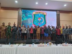 Lima Pelaku Pengrusakan Dibebaskan Lewat Restorative Justice, Gubernur Elisa Kambu Cabut Laporan