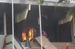 Rusuh, Aksi Massa Bakar Gedung DPRD dan Wali Kota Pekalongan