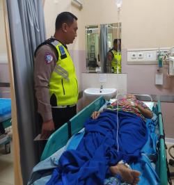 Lansia Tertabrak Motor Saat Menyeberang Jalan di Balongbendo, Dilarikan ke RS