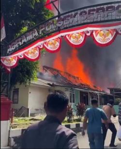 BREAKING NEWS: Kebakaran Hebat Landa Asrama Polri di Cilenggang Serpong 