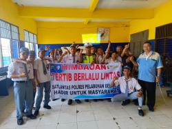 Kasat Lantas Polres Pelabuhan Belawan Ajak Pelajar Yapim Belawan Tertib Berlalu Lintas