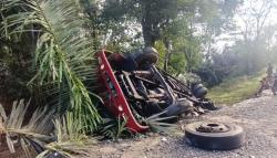 Truk Ekspedisi Terguling di Tanjakan Curam Barru, Polisi Ungkap Kondisi Sopir