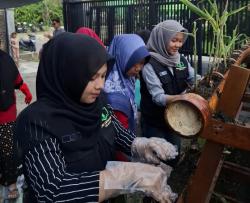 Mahasiswa Bojonegoro Ajari Produsen Jamu Ngablak Teknik Vertikultur, Hemat Lahan & Ramah Lingkungan