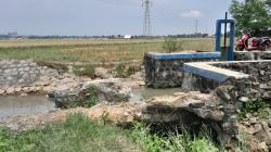 Saluran Irigasi Jebol di Purwasari, Petani Karawang Terancam Krisis Air
