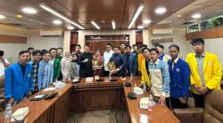 Ketua DPRD Sumsel Andie Dinialdie Bawa Mahasiswa ke Senayan dan Serahkan Langsung Aspirasi ke MPR RI