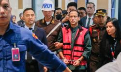 Resmi Jadi Tersangka, Eks Mendikbudristek Nadiem Makarim Keluar Kejagung dengan Tangan Diborgol
