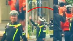 Munculnya Polisi Ditengah-tengah Demontrasi Langsung Disambut Sorakan