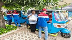 Jaga Solidaritas, BUMN Ini Bagikan Paket Sembako untuk Komunitas Pengemudi Bajaj Gas