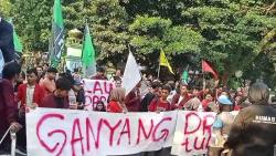Ratusan Mahasiswa Geruduk DPRD Pandeglang, Tuntut Pemangkasan Tunjangan Wakil Rakyat
