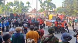 Paska Kerusuhan, Ribuan Warga Turut Andil Pembersihan Kantor Pemkab dan DPRD Kediri