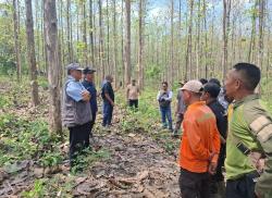 Pastikan Keamanan Kawasan Hutan KPH Purwodadi, Kadep SDH Perhutani Pusat Ikut Patroli Gabungan