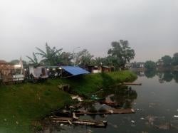 Warung Remang-remang di Situ Gintung Picu Kekhawatiran Alih Fungsi Lahan