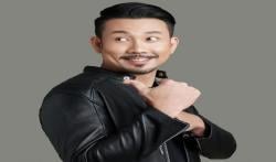 Viral! Aktor Denny Sumargo Dikritik Warganet karena Unggah Foto Merah Putih, Bukan Pink dan Hijau