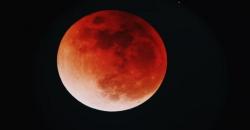 Melihat Fenomena Gerhana Bulan Total dengan Mata Telanjang Apakah Aman?